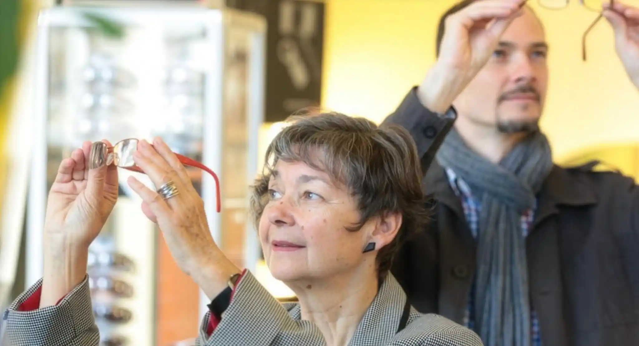 Gabriele und Ulrich Göhler bei der Qualitätskontrolle