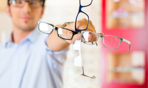 Umfangreiches Brillenangebot bei Pestel Optik in Dresden, Optimale Brillen für die ganze Familie gibt es bei Pestel Optik in Dresden. Sparen Sie jetzt mit unserer Familien-Rabattkarte.